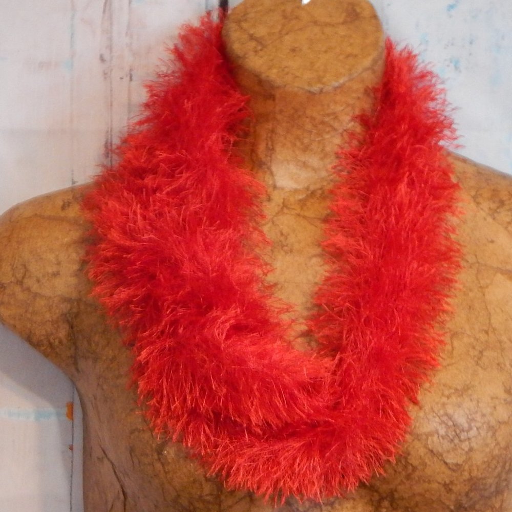 <3  Red Fluffly Scarf  <3